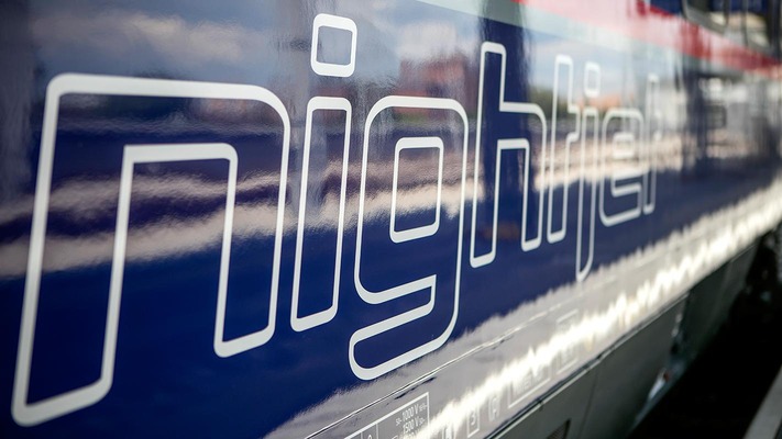 © ÖBB / Harald Eisenberger Nightjet-slaper met focus op logo