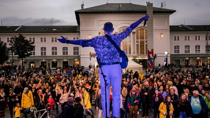 Künstler vor Publikum